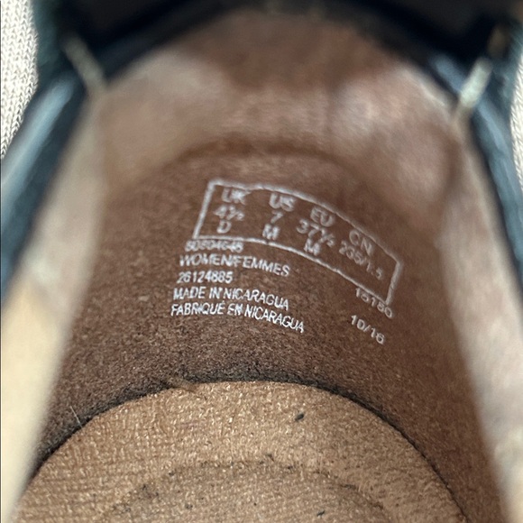 Clarks Medora Nina black leather ankle strap flats cushioned OrthoLite Women's 7 - Picture 8 of 9